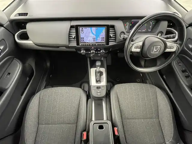 ホンダ フィット e:HEVホーム 福島県 2021(令3)年 5.9万km ライトブルー ホンダセンシング/・衝突軽減ブレーキ/・誤発進抑制機能/・後方誤発進抑制機能/・近距離衝突軽減ブレーキ/・路外逸脱抑制機能/・渋滞追従機能付アダプティブ・クルーズ・コントロール/・車線維持支援システム/・先行車発進お知らせ機能/・標識認識機能/コンフォートビューパッケージ/・親水/ヒーテッドドアミラー/・熱線入りフロントウインドウ/・PTCヒーター /純正ナビゲーション/・型式：VXM-205VFEi/・【TV/Bluetooth/CD/DVD/AM・FM/・バックカメラ/・ETC/前後ドライブレコーダー/プッシュスタート/・スマートキー/・電子パーキング/・オートホールド/革巻きステアリング/・ステアリングスイッチ/LEDヘッドライト/・オートライト/・オートハイビーム/・ヘッドライトリベライザー/純正フロアマット/電動格納ウィンカーミラー/ドアバイザー