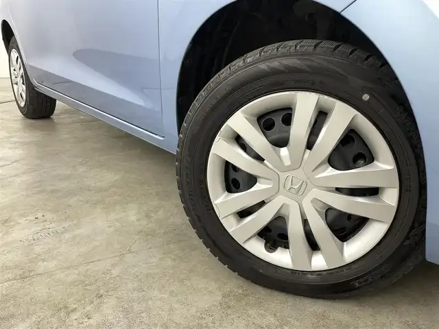 ホンダ フィット e:HEVホーム 福島県 2021(令3)年 5.9万km ライトブルー ホンダセンシング/・衝突軽減ブレーキ/・誤発進抑制機能/・後方誤発進抑制機能/・近距離衝突軽減ブレーキ/・路外逸脱抑制機能/・渋滞追従機能付アダプティブ・クルーズ・コントロール/・車線維持支援システム/・先行車発進お知らせ機能/・標識認識機能/コンフォートビューパッケージ/・親水/ヒーテッドドアミラー/・熱線入りフロントウインドウ/・PTCヒーター /純正ナビゲーション/・型式：VXM-205VFEi/・【TV/Bluetooth/CD/DVD/AM・FM/・バックカメラ/・ETC/前後ドライブレコーダー/プッシュスタート/・スマートキー/・電子パーキング/・オートホールド/革巻きステアリング/・ステアリングスイッチ/LEDヘッドライト/・オートライト/・オートハイビーム/・ヘッドライトリベライザー/純正フロアマット/電動格納ウィンカーミラー/ドアバイザー