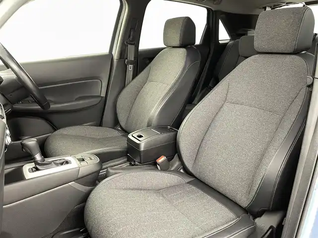 ホンダ フィット e:HEVホーム 福島県 2021(令3)年 5.9万km ライトブルー ホンダセンシング/・衝突軽減ブレーキ/・誤発進抑制機能/・後方誤発進抑制機能/・近距離衝突軽減ブレーキ/・路外逸脱抑制機能/・渋滞追従機能付アダプティブ・クルーズ・コントロール/・車線維持支援システム/・先行車発進お知らせ機能/・標識認識機能/コンフォートビューパッケージ/・親水/ヒーテッドドアミラー/・熱線入りフロントウインドウ/・PTCヒーター /純正ナビゲーション/・型式：VXM-205VFEi/・【TV/Bluetooth/CD/DVD/AM・FM/・バックカメラ/・ETC/前後ドライブレコーダー/プッシュスタート/・スマートキー/・電子パーキング/・オートホールド/革巻きステアリング/・ステアリングスイッチ/LEDヘッドライト/・オートライト/・オートハイビーム/・ヘッドライトリベライザー/純正フロアマット/電動格納ウィンカーミラー/ドアバイザー