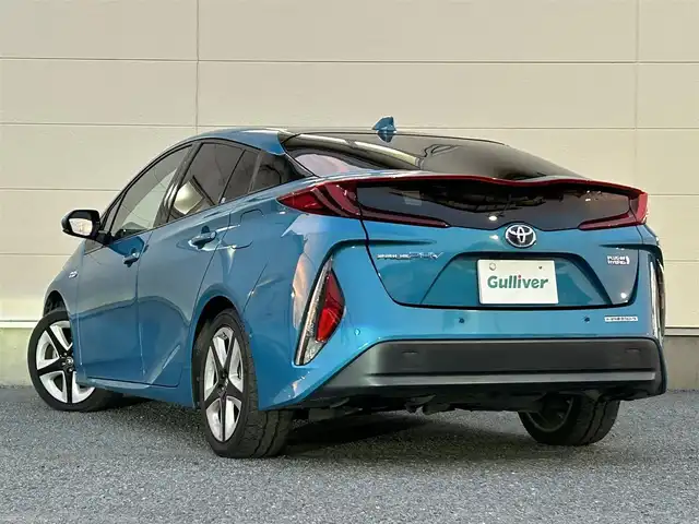 トヨタ プリウス ＰＨＶ A レザーパッケージ 茨城県 2017(平29)年 8.1万km スピリテッドアクアメタリック ワンオーナー/11.6インチタッチディスプレイナビ/（AM/FM/Bluetooth/フルセグ/iPod/AUX)/バックカメラ/セーフティセンス/・プリクラッシュセーフティ/・レーンディパーチャーアラート/・アダプティブハイビームシステム/・レーダークルーズコントロール/オプション17インチ純正アルミホイール/ブラインドスポットモニター/パーキングアシスト/ステアリングヒーター/快適温熱シート/インテリジェントクリアランスソナー/シンプルインテリジェントパーキングアシスト/LEDヘッドライト/パワーシート/ビルトインETC2.0/トノカバー/新車時保証書/充電ケーブル