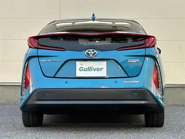 トヨタ プリウス ＰＨＶ A レザーパッケージ 茨城県 2017(平29)年 8.1万km スピリテッドアクアメタリック ワンオーナー/11.6インチタッチディスプレイナビ/（AM/FM/Bluetooth/フルセグ/iPod/AUX)/バックカメラ/セーフティセンス/・プリクラッシュセーフティ/・レーンディパーチャーアラート/・アダプティブハイビームシステム/・レーダークルーズコントロール/オプション17インチ純正アルミホイール/ブラインドスポットモニター/パーキングアシスト/ステアリングヒーター/快適温熱シート/インテリジェントクリアランスソナー/シンプルインテリジェントパーキングアシスト/LEDヘッドライト/パワーシート/ビルトインETC2.0/トノカバー/新車時保証書/充電ケーブル