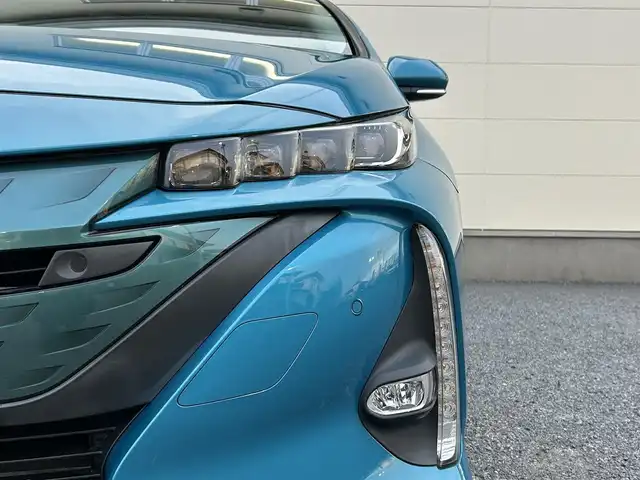 トヨタ プリウス ＰＨＶ A レザーパッケージ 茨城県 2017(平29)年 8.1万km スピリテッドアクアメタリック ワンオーナー/11.6インチタッチディスプレイナビ/（AM/FM/Bluetooth/フルセグ/iPod/AUX)/バックカメラ/セーフティセンス/・プリクラッシュセーフティ/・レーンディパーチャーアラート/・アダプティブハイビームシステム/・レーダークルーズコントロール/オプション17インチ純正アルミホイール/ブラインドスポットモニター/パーキングアシスト/ステアリングヒーター/快適温熱シート/インテリジェントクリアランスソナー/シンプルインテリジェントパーキングアシスト/LEDヘッドライト/パワーシート/ビルトインETC2.0/トノカバー/新車時保証書/充電ケーブル