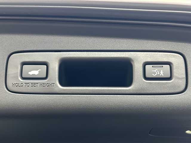 ホンダ ＺＲ－Ｖ ハイブリッド e:HEV Z 山形県 2023(令5)年 1.1万km スーパープラチナグレーメタリック 禁煙車/４WD/ホンダセンシング/クルーズコントロール/ブラインドスポットモニター/横滑り防止装置/レーンキープアシスト/オートマチックハイビーム/全方位カメラ/前後コーナーセンサー/BOSEサウンド/純正ナビ/（Bluetooth/フルセグ/AM/FM/USB)/置くだけ充電/ETC2.0/ステアリングスイッチ/パドルシフト/ステアリングヒーター/本革シート/前席パワーシート/D席シートメモリー/全席シートヒーター/純正フロアマット/無限ドアプロテクター/スマートキー×２/18インチ純正アルミホイール