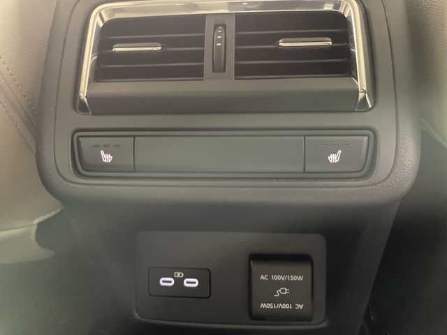 マツダ ＣＸ－６０ XD Lパッケージ 道央・札幌 2023(令5)年 4.5万km ロジウムホワイトプレミアムメタリック ・4WD　/i-ACTIVSENSE/・スマート・ブレーキ・サポート/・レーンキープ・アシスト・システム/・ブラインド・スポット・モニタリング/・純正ナビ　CD/DVD/USB/フルセグ/BT/・全周囲カメラ/・レーダークルーズコントロール/・パワーバックドア /  パドルシフト/・前後ドライブレコーダー/・レザーシート / シートヒーター/・パワーシート / シートポジションメモリー/・ステアリングスイッチ/ヒーター/・ビルトインETC/・レーンキープアシスト/・電動格納ミラー/・ヒルディセントコントロール