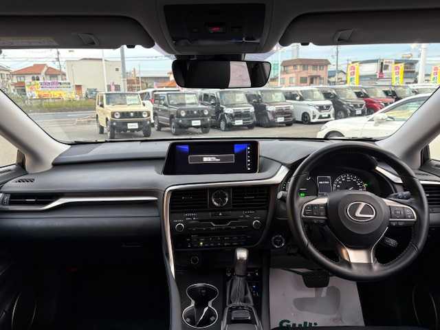 レクサス ＲＸ 450h ブラックシークエンス 大阪府 2019(平31)年 3.9万km グラファイトブラックガラスフレーク 純正１２．３型ナビ　/バック／サイドカメラ　/フルセグ/ＢＳＭ　/レクサスセーフティシステム＋　/黒革シート　/三眼ＬＥＤヘッドライト　/ルーフレール　/電動リアゲート　/パワーシート　/シートヒーター/シートエアコン/ＥＴＣ２．０　/純正20インチアルミホイール/スマートキー　/カードキー