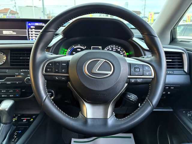 レクサス ＲＸ 450h ブラックシークエンス 大阪府 2019(平31)年 3.9万km グラファイトブラックガラスフレーク 純正１２．３型ナビ　/バック／サイドカメラ　/フルセグ/ＢＳＭ　/レクサスセーフティシステム＋　/黒革シート　/三眼ＬＥＤヘッドライト　/ルーフレール　/電動リアゲート　/パワーシート　/シートヒーター/シートエアコン/ＥＴＣ２．０　/純正20インチアルミホイール/スマートキー　/カードキー