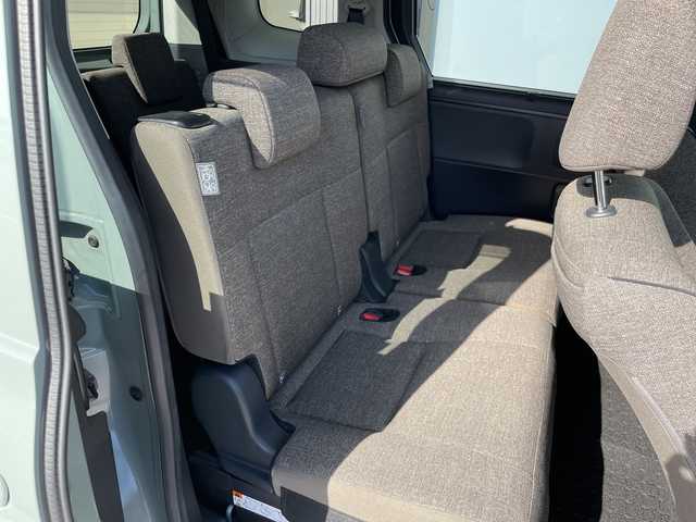 トヨタ シエンタ ハイブリッド Z 愛知県 2022(令4)年 1.1万km アーバンカーキ トヨタセーフティセンス/純正8型ディスプレイオーディオ　ナビ機能なし/全方位カメラ/両側パワースライドドア/レーダークルーズコントロール/バックカメラ/コーナーセンサー/ブラインドスポットモニター/LEDヘッドライト/オートマチックハイビーム/ETC/ドライブレコーダー/衝突軽減システム/Bluetooth/ステアリングスイッチ/スマートキー/プッシュスタート