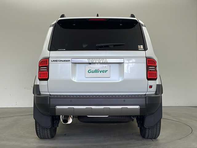 トヨタ ランドクルーザー ２５０ VX 兵庫県 2024(令6)年 1.6万km プラチナホワイトパールマイカ ・丸目ライト/・4WD/・サンルーフ/・トヨタセーフティーセンス/・プリクラッシュセーフティ/・レーンディバチャーアラート/・ブラインドスポットモニター/・プロアクティブドライビングアシスト/・クリアランスソナー/・リヤクロストラフィックアラート/・後方車両接近告知/・リヤカメラディテクション/・安心降車アシスト/・周辺車両接近時サポート/・ロードサインアシスト/・純正12.3型ナビ＆フルセグ＆BT＆USB＆HDMI/・パノラマミックビューモニター/・ステアリングリモコン/・ステアリングヒーター/・黒革シート/・前席シートヒーター/・前席シートクーラー/・パワーバックドア/・ビルトインETC2.0/・レーダークルーズコントロール/・オートハイビーム/・LEDヘッドライト/・フォグランプ/・オートライト/・スマートキー/・デジタルインナーミラー/・純正１８インチアルミホイール/・ルーフレール/・ヘッドライトウォッシャー