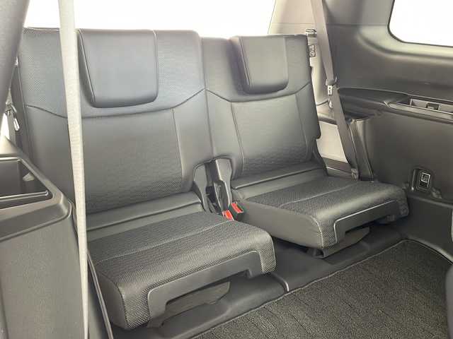 トヨタ ランドクルーザー ２５０ VX 兵庫県 2024(令6)年 1.6万km プラチナホワイトパールマイカ ・丸目ライト/・4WD/・サンルーフ/・トヨタセーフティーセンス/・プリクラッシュセーフティ/・レーンディバチャーアラート/・ブラインドスポットモニター/・プロアクティブドライビングアシスト/・クリアランスソナー/・リヤクロストラフィックアラート/・後方車両接近告知/・リヤカメラディテクション/・安心降車アシスト/・周辺車両接近時サポート/・ロードサインアシスト/・純正12.3型ナビ＆フルセグ＆BT＆USB＆HDMI/・パノラマミックビューモニター/・ステアリングリモコン/・ステアリングヒーター/・黒革シート/・前席シートヒーター/・前席シートクーラー/・パワーバックドア/・ビルトインETC2.0/・レーダークルーズコントロール/・オートハイビーム/・LEDヘッドライト/・フォグランプ/・オートライト/・スマートキー/・デジタルインナーミラー/・純正１８インチアルミホイール/・ルーフレール/・ヘッドライトウォッシャー