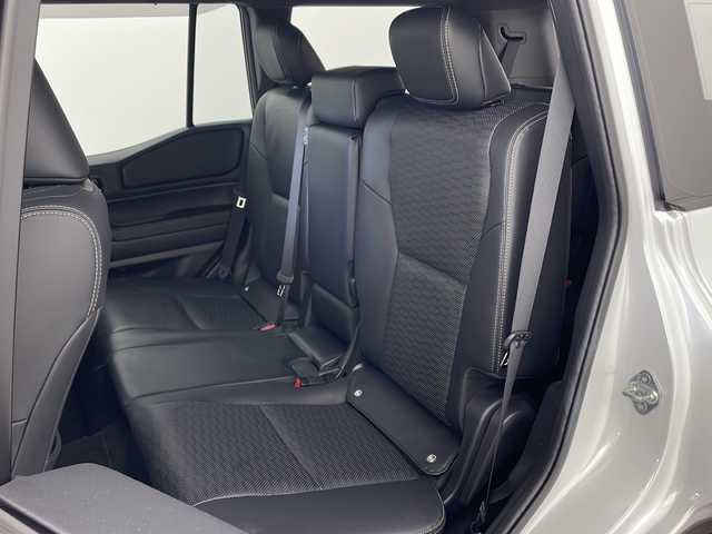 トヨタ ランドクルーザー ２５０ VX 兵庫県 2024(令6)年 1.6万km プラチナホワイトパールマイカ ・丸目ライト/・4WD/・サンルーフ/・トヨタセーフティーセンス/・プリクラッシュセーフティ/・レーンディバチャーアラート/・ブラインドスポットモニター/・プロアクティブドライビングアシスト/・クリアランスソナー/・リヤクロストラフィックアラート/・後方車両接近告知/・リヤカメラディテクション/・安心降車アシスト/・周辺車両接近時サポート/・ロードサインアシスト/・純正12.3型ナビ＆フルセグ＆BT＆USB＆HDMI/・パノラマミックビューモニター/・ステアリングリモコン/・ステアリングヒーター/・黒革シート/・前席シートヒーター/・前席シートクーラー/・パワーバックドア/・ビルトインETC2.0/・レーダークルーズコントロール/・オートハイビーム/・LEDヘッドライト/・フォグランプ/・オートライト/・スマートキー/・デジタルインナーミラー/・純正１８インチアルミホイール/・ルーフレール/・ヘッドライトウォッシャー