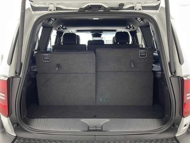 トヨタ ランドクルーザー ２５０ VX 兵庫県 2024(令6)年 1.6万km プラチナホワイトパールマイカ ・丸目ライト/・4WD/・サンルーフ/・トヨタセーフティーセンス/・プリクラッシュセーフティ/・レーンディバチャーアラート/・ブラインドスポットモニター/・プロアクティブドライビングアシスト/・クリアランスソナー/・リヤクロストラフィックアラート/・後方車両接近告知/・リヤカメラディテクション/・安心降車アシスト/・周辺車両接近時サポート/・ロードサインアシスト/・純正12.3型ナビ＆フルセグ＆BT＆USB＆HDMI/・パノラマミックビューモニター/・ステアリングリモコン/・ステアリングヒーター/・黒革シート/・前席シートヒーター/・前席シートクーラー/・パワーバックドア/・ビルトインETC2.0/・レーダークルーズコントロール/・オートハイビーム/・LEDヘッドライト/・フォグランプ/・オートライト/・スマートキー/・デジタルインナーミラー/・純正１８インチアルミホイール/・ルーフレール/・ヘッドライトウォッシャー