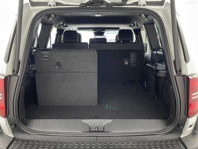 トヨタ ランドクルーザー ２５０ VX 兵庫県 2024(令6)年 1.6万km プラチナホワイトパールマイカ ・丸目ライト/・4WD/・サンルーフ/・トヨタセーフティーセンス/・プリクラッシュセーフティ/・レーンディバチャーアラート/・ブラインドスポットモニター/・プロアクティブドライビングアシスト/・クリアランスソナー/・リヤクロストラフィックアラート/・後方車両接近告知/・リヤカメラディテクション/・安心降車アシスト/・周辺車両接近時サポート/・ロードサインアシスト/・純正12.3型ナビ＆フルセグ＆BT＆USB＆HDMI/・パノラマミックビューモニター/・ステアリングリモコン/・ステアリングヒーター/・黒革シート/・前席シートヒーター/・前席シートクーラー/・パワーバックドア/・ビルトインETC2.0/・レーダークルーズコントロール/・オートハイビーム/・LEDヘッドライト/・フォグランプ/・オートライト/・スマートキー/・デジタルインナーミラー/・純正１８インチアルミホイール/・ルーフレール/・ヘッドライトウォッシャー