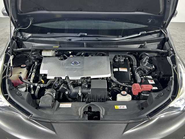 トヨタ プリウス S 沖縄県 2016(平28)年 7.6万km グレーメタリック 禁煙車　/県外仕入　/純正9インチナビ（DSZT-YC4T）/（フルセグＴＶ　Ｂｌｕｅｔｏｏｔｈ接続　ＣＤ　ＤＶＤ再生）/モデリスタエアロ/プリクラッシュセーフティー/レーダークルーズコントロール　/車線逸脱警報　/バックカメラ/ステアリングリモコン　/ドライブレコーダー　/ビルトインＥＴＣ　/レザー調シートカバー/LＥＤヘッドライト/オートライト/オートマチックハイビーム