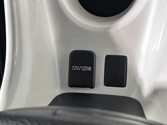 トヨタ プリウス S 沖縄県 2016(平28)年 7.6万km グレーメタリック 禁煙車　/県外仕入　/純正9インチナビ（DSZT-YC4T）/（フルセグＴＶ　Ｂｌｕｅｔｏｏｔｈ接続　ＣＤ　ＤＶＤ再生）/モデリスタエアロ/プリクラッシュセーフティー/レーダークルーズコントロール　/車線逸脱警報　/バックカメラ/ステアリングリモコン　/ドライブレコーダー　/ビルトインＥＴＣ　/レザー調シートカバー/LＥＤヘッドライト/オートライト/オートマチックハイビーム