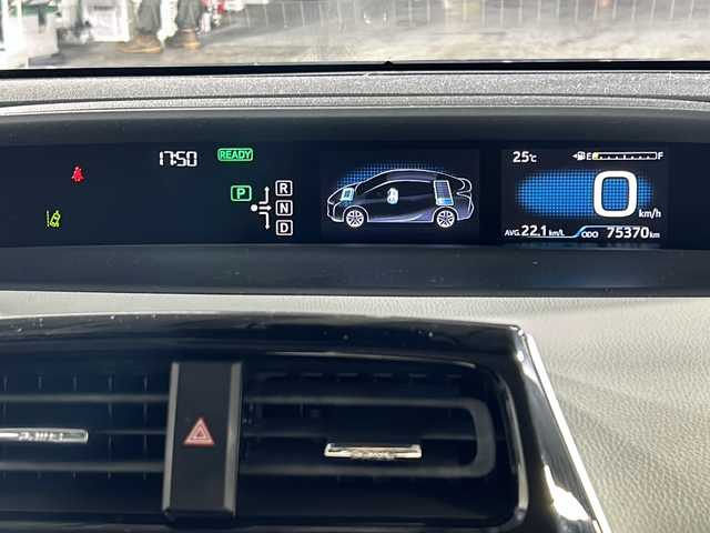 トヨタ プリウス S 沖縄県 2016(平28)年 7.6万km グレーメタリック 禁煙車　/県外仕入　/純正9インチナビ（DSZT-YC4T）/（フルセグＴＶ　Ｂｌｕｅｔｏｏｔｈ接続　ＣＤ　ＤＶＤ再生）/モデリスタエアロ/プリクラッシュセーフティー/レーダークルーズコントロール　/車線逸脱警報　/バックカメラ/ステアリングリモコン　/ドライブレコーダー　/ビルトインＥＴＣ　/レザー調シートカバー/LＥＤヘッドライト/オートライト/オートマチックハイビーム