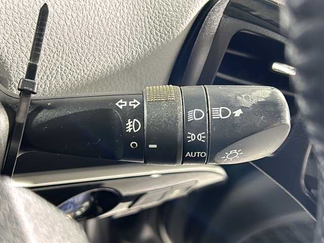 トヨタ プリウス S 沖縄県 2016(平28)年 7.6万km グレーメタリック 禁煙車　/県外仕入　/純正9インチナビ（DSZT-YC4T）/（フルセグＴＶ　Ｂｌｕｅｔｏｏｔｈ接続　ＣＤ　ＤＶＤ再生）/モデリスタエアロ/プリクラッシュセーフティー/レーダークルーズコントロール　/車線逸脱警報　/バックカメラ/ステアリングリモコン　/ドライブレコーダー　/ビルトインＥＴＣ　/レザー調シートカバー/LＥＤヘッドライト/オートライト/オートマチックハイビーム