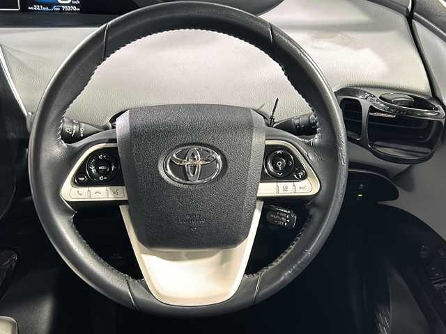 トヨタ プリウス S 沖縄県 2016(平28)年 7.6万km グレーメタリック 禁煙車　/県外仕入　/純正9インチナビ（DSZT-YC4T）/（フルセグＴＶ　Ｂｌｕｅｔｏｏｔｈ接続　ＣＤ　ＤＶＤ再生）/モデリスタエアロ/プリクラッシュセーフティー/レーダークルーズコントロール　/車線逸脱警報　/バックカメラ/ステアリングリモコン　/ドライブレコーダー　/ビルトインＥＴＣ　/レザー調シートカバー/LＥＤヘッドライト/オートライト/オートマチックハイビーム