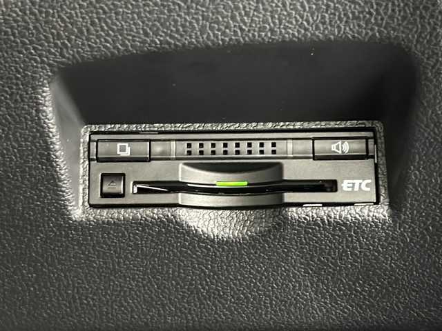 トヨタ プリウス S 沖縄県 2016(平28)年 7.6万km グレーメタリック 禁煙車　/県外仕入　/純正9インチナビ（DSZT-YC4T）/（フルセグＴＶ　Ｂｌｕｅｔｏｏｔｈ接続　ＣＤ　ＤＶＤ再生）/モデリスタエアロ/プリクラッシュセーフティー/レーダークルーズコントロール　/車線逸脱警報　/バックカメラ/ステアリングリモコン　/ドライブレコーダー　/ビルトインＥＴＣ　/レザー調シートカバー/LＥＤヘッドライト/オートライト/オートマチックハイビーム