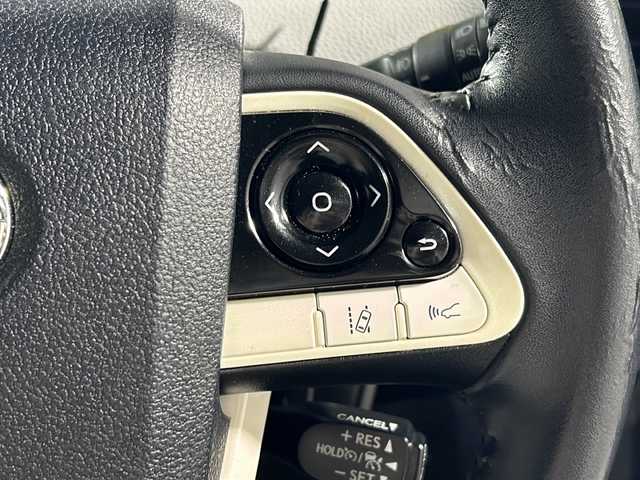 トヨタ プリウス S 沖縄県 2016(平28)年 7.6万km グレーメタリック 禁煙車　/県外仕入　/純正9インチナビ（DSZT-YC4T）/（フルセグＴＶ　Ｂｌｕｅｔｏｏｔｈ接続　ＣＤ　ＤＶＤ再生）/モデリスタエアロ/プリクラッシュセーフティー/レーダークルーズコントロール　/車線逸脱警報　/バックカメラ/ステアリングリモコン　/ドライブレコーダー　/ビルトインＥＴＣ　/レザー調シートカバー/LＥＤヘッドライト/オートライト/オートマチックハイビーム