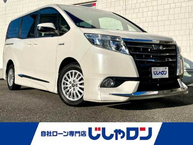 トヨタ ノア ハイブリッド G 三重県 2014(平26)年 13.5万km ホワイトパールクリスタルシャイン (株)IDOMが運営する【じしゃロン四日市店】の自社ローン専用車両になります。こちらは現金またはオートローンご利用時の価格です。自社ローンご希望の方は別途その旨お申付け下さい/純正SDナビ（CD/DVD/BT/AM/FM）/フルセグTV/バックカメラ/両側パワースライドドア/前後一体型ドライブレコーダー/フリップダウンモニター/モデリスタエアロパーツ/純正15インチナビ/TRC/ETC/エンジンスタートボタン/スマートキー