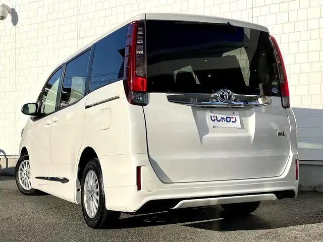 トヨタ ノア ハイブリッド G 三重県 2014(平26)年 13.5万km ホワイトパールクリスタルシャイン (株)IDOMが運営する【じしゃロン四日市店】の自社ローン専用車両になります。こちらは現金またはオートローンご利用時の価格です。自社ローンご希望の方は別途その旨お申付け下さい/純正SDナビ（CD/DVD/BT/AM/FM）/フルセグTV/バックカメラ/両側パワースライドドア/前後一体型ドライブレコーダー/フリップダウンモニター/モデリスタエアロパーツ/純正15インチナビ/TRC/ETC/エンジンスタートボタン/スマートキー