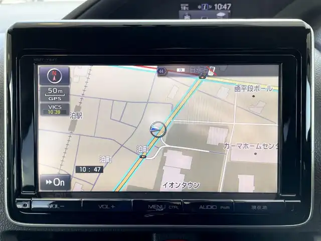 トヨタ ノア ハイブリッド G 三重県 2014(平26)年 13.5万km ホワイトパールクリスタルシャイン (株)IDOMが運営する【じしゃロン四日市店】の自社ローン専用車両になります。こちらは現金またはオートローンご利用時の価格です。自社ローンご希望の方は別途その旨お申付け下さい/純正SDナビ（CD/DVD/BT/AM/FM）/フルセグTV/バックカメラ/両側パワースライドドア/前後一体型ドライブレコーダー/フリップダウンモニター/モデリスタエアロパーツ/純正15インチナビ/TRC/ETC/エンジンスタートボタン/スマートキー