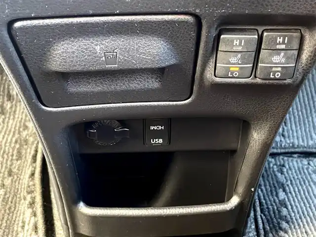 トヨタ ノア ハイブリッド G 三重県 2014(平26)年 13.5万km ホワイトパールクリスタルシャイン (株)IDOMが運営する【じしゃロン四日市店】の自社ローン専用車両になります。こちらは現金またはオートローンご利用時の価格です。自社ローンご希望の方は別途その旨お申付け下さい/純正SDナビ（CD/DVD/BT/AM/FM）/フルセグTV/バックカメラ/両側パワースライドドア/前後一体型ドライブレコーダー/フリップダウンモニター/モデリスタエアロパーツ/純正15インチナビ/TRC/ETC/エンジンスタートボタン/スマートキー