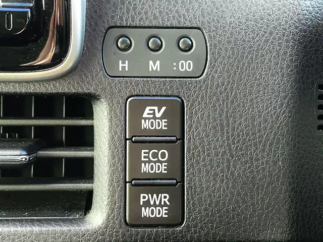 トヨタ ノア ハイブリッド G 三重県 2014(平26)年 13.5万km ホワイトパールクリスタルシャイン (株)IDOMが運営する【じしゃロン四日市店】の自社ローン専用車両になります。こちらは現金またはオートローンご利用時の価格です。自社ローンご希望の方は別途その旨お申付け下さい/純正SDナビ（CD/DVD/BT/AM/FM）/フルセグTV/バックカメラ/両側パワースライドドア/前後一体型ドライブレコーダー/フリップダウンモニター/モデリスタエアロパーツ/純正15インチナビ/TRC/ETC/エンジンスタートボタン/スマートキー