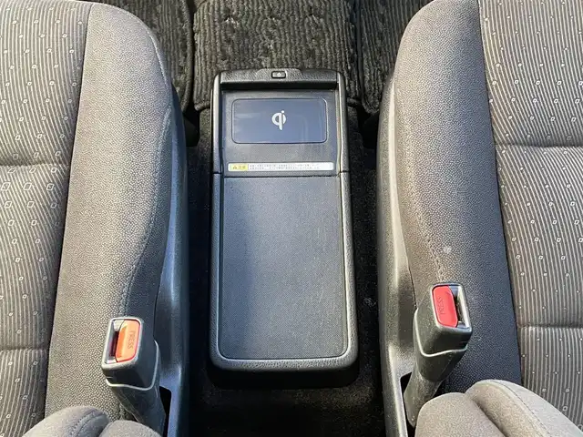 トヨタ ノア ハイブリッド G 三重県 2014(平26)年 13.5万km ホワイトパールクリスタルシャイン (株)IDOMが運営する【じしゃロン四日市店】の自社ローン専用車両になります。こちらは現金またはオートローンご利用時の価格です。自社ローンご希望の方は別途その旨お申付け下さい/純正SDナビ（CD/DVD/BT/AM/FM）/フルセグTV/バックカメラ/両側パワースライドドア/前後一体型ドライブレコーダー/フリップダウンモニター/モデリスタエアロパーツ/純正15インチナビ/TRC/ETC/エンジンスタートボタン/スマートキー