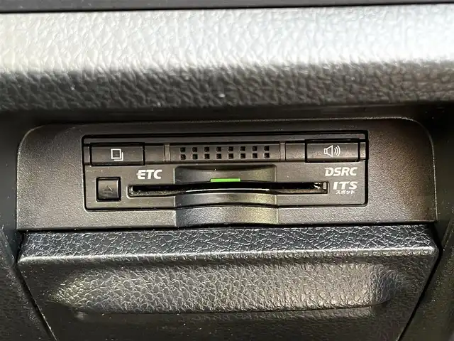 トヨタ ノア ハイブリッド G 三重県 2014(平26)年 13.5万km ホワイトパールクリスタルシャイン (株)IDOMが運営する【じしゃロン四日市店】の自社ローン専用車両になります。こちらは現金またはオートローンご利用時の価格です。自社ローンご希望の方は別途その旨お申付け下さい/純正SDナビ（CD/DVD/BT/AM/FM）/フルセグTV/バックカメラ/両側パワースライドドア/前後一体型ドライブレコーダー/フリップダウンモニター/モデリスタエアロパーツ/純正15インチナビ/TRC/ETC/エンジンスタートボタン/スマートキー