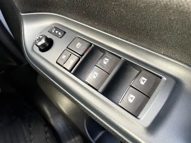 トヨタ ノア ハイブリッド G 三重県 2014(平26)年 13.5万km ホワイトパールクリスタルシャイン (株)IDOMが運営する【じしゃロン四日市店】の自社ローン専用車両になります。こちらは現金またはオートローンご利用時の価格です。自社ローンご希望の方は別途その旨お申付け下さい/純正SDナビ（CD/DVD/BT/AM/FM）/フルセグTV/バックカメラ/両側パワースライドドア/前後一体型ドライブレコーダー/フリップダウンモニター/モデリスタエアロパーツ/純正15インチナビ/TRC/ETC/エンジンスタートボタン/スマートキー