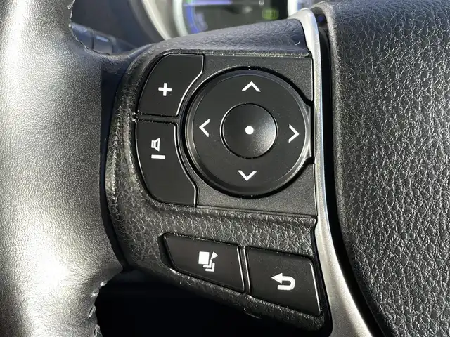 トヨタ ノア ハイブリッド G 三重県 2014(平26)年 13.5万km ホワイトパールクリスタルシャイン (株)IDOMが運営する【じしゃロン四日市店】の自社ローン専用車両になります。こちらは現金またはオートローンご利用時の価格です。自社ローンご希望の方は別途その旨お申付け下さい/純正SDナビ（CD/DVD/BT/AM/FM）/フルセグTV/バックカメラ/両側パワースライドドア/前後一体型ドライブレコーダー/フリップダウンモニター/モデリスタエアロパーツ/純正15インチナビ/TRC/ETC/エンジンスタートボタン/スマートキー