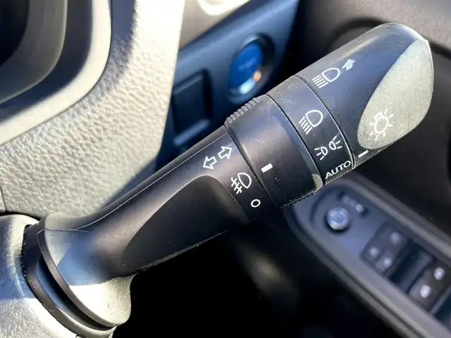 トヨタ ノア ハイブリッド G 三重県 2014(平26)年 13.5万km ホワイトパールクリスタルシャイン (株)IDOMが運営する【じしゃロン四日市店】の自社ローン専用車両になります。こちらは現金またはオートローンご利用時の価格です。自社ローンご希望の方は別途その旨お申付け下さい/純正SDナビ（CD/DVD/BT/AM/FM）/フルセグTV/バックカメラ/両側パワースライドドア/前後一体型ドライブレコーダー/フリップダウンモニター/モデリスタエアロパーツ/純正15インチナビ/TRC/ETC/エンジンスタートボタン/スマートキー