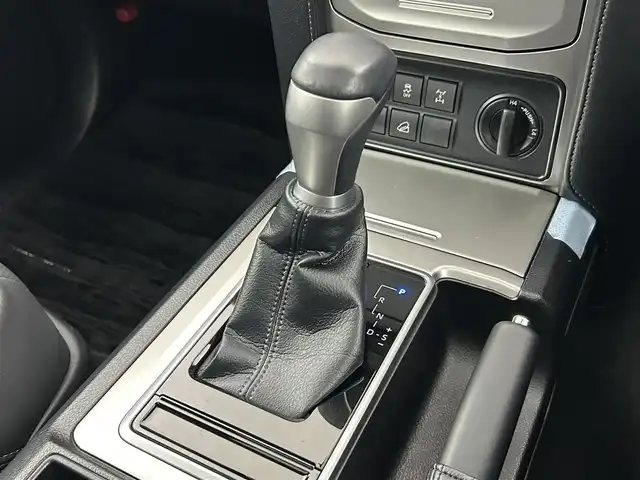 トヨタ ランドクルーザー プラド TX Lパッケージ マットブラED 千葉県 2023(令5)年 3.3万km ホワイトパールクリスタルシャイン 禁煙車/4WD/ディーゼル/サンルーフ　/トヨタセーフティーセンス/・プリクラッシュセーフティ/・レーンディパーチャーアラート/・レーダークルーズコントロール/・オートマチックハイビーム/・ロードサインアシスト/純正９型ディスプレイオーディオ/CD/フルセグTVBluetooth/フルセグTV/全周囲カメラ/ブラインドスポットモニター/パワーシート/前席シートヒーター/ベンチレーション/ビルトインETC/デジタルインナーミラー/純正１８インチアルミホイール/純正フロアマット/スマートキー/プッシュスタート