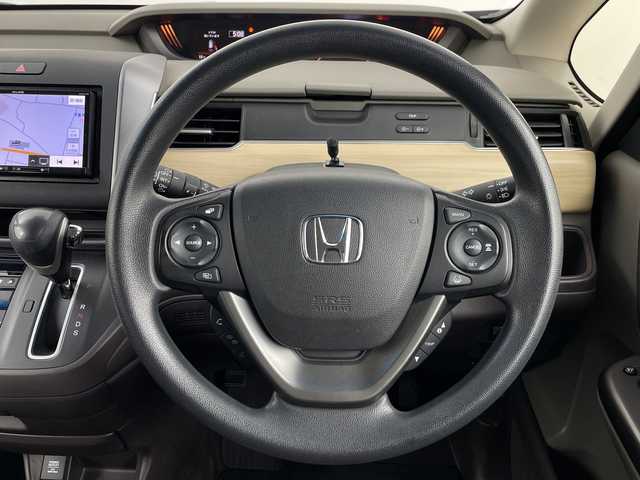 ホンダ フリード G ホンダセンシング 埼玉県 2019(令1)年 4.4万km モダンスティールM 社外ナビ　/バックカメラ/ビルトインＥＴＣ　/ドライブレコーダー/両側パワースライドドア　/レーダークルーズコントロール　/衝突軽減ブレーキ　/レーンキープアシスト　　/純正フロアマット　/プッシュスタート/スマートキー