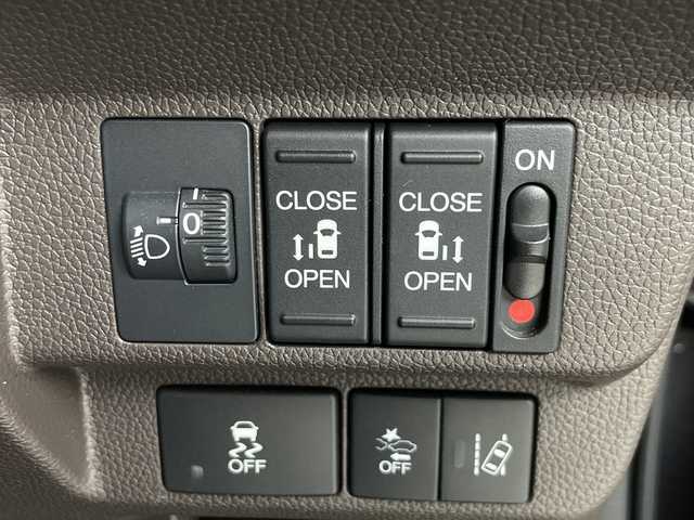 ホンダ フリード G ホンダセンシング 埼玉県 2019(令1)年 4.4万km モダンスティールM 社外ナビ　/バックカメラ/ビルトインＥＴＣ　/ドライブレコーダー/両側パワースライドドア　/レーダークルーズコントロール　/衝突軽減ブレーキ　/レーンキープアシスト　　/純正フロアマット　/プッシュスタート/スマートキー