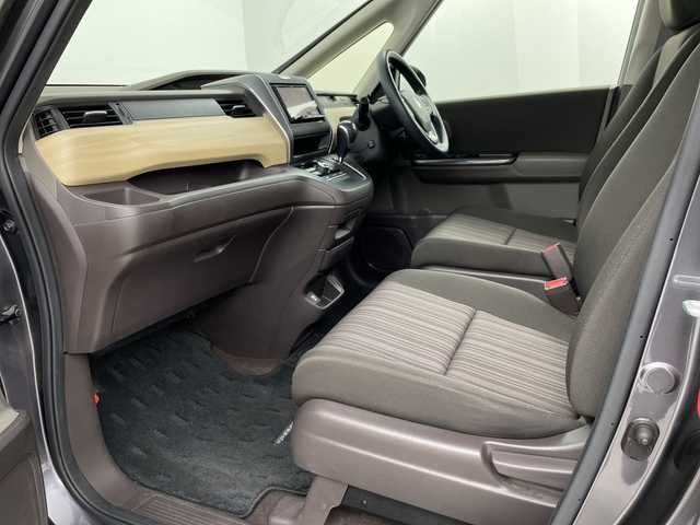 ホンダ フリード G ホンダセンシング 埼玉県 2019(令1)年 4.4万km モダンスティールM 社外ナビ　/バックカメラ/ビルトインＥＴＣ　/ドライブレコーダー/両側パワースライドドア　/レーダークルーズコントロール　/衝突軽減ブレーキ　/レーンキープアシスト　　/純正フロアマット　/プッシュスタート/スマートキー