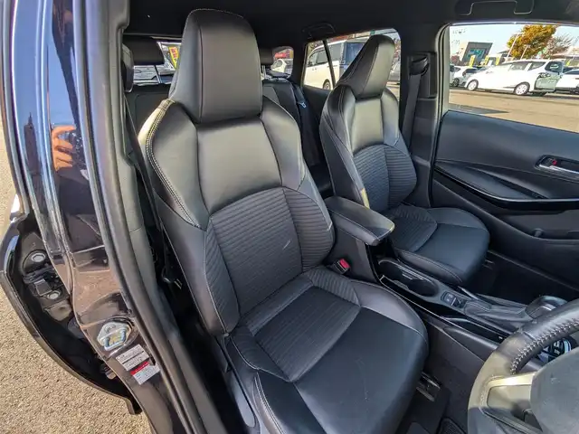 トヨタ カローラツーリング ハイブリッド ダブルバイビー 福井県 2020(令2)年 4.3万km スパークリングブラックパールクリスタルシャイン 純正9インチナビ/AM/FM/BT/USB/Miracast/バックカメラ/全車速追従機能付クルーズコントロール/コーナーセンサー/トヨタセーフティセンス/BSM/RCTA/RSA/１００V充電/ビルトインETC/シートヒーター/SOSボタン/ステアリングヒーター/純正フロアマット/オートホールド/純正17インチAW/LEDヘッドライト/Fフォグ/スマートキー