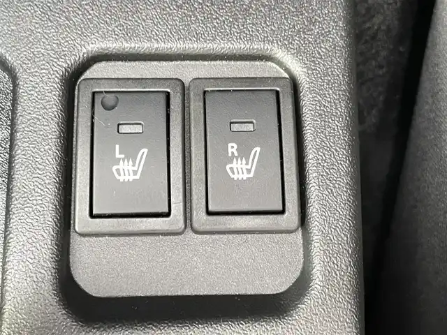 スズキ ジムニー ノマド FC 千葉県 2025(令7)年 0.1千km アークティックホワイトパール 禁煙車/登録済未使用車/４WD/・ダウンヒルアシストコントロール/スズキセーフティサポート/・デュアルセンサーブレーキサポート/・先行車発進お知らせ/・標識認識機能/・アダプティブクルーズコントロール/・車線逸脱警報機能/・ふらつき警報機能/・誤発進抑制機能/・後方誤発進抑制/・後退時ブレーキサポート/・コーナーセンサー/前席シートヒーター/革巻きステアリング/・ステアリングスイッチ/純正１５インチAW/オートライト/・オートマチックハイビーム/・LEDヘッドライト/・フォグランプ