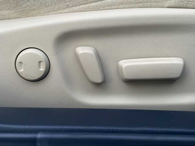 トヨタ クラウン ハイブリッド ロイヤルサルーン 茨城県 2013(平25)年 4.1万km プレシャスシルバー 純正ナビ/　　【ワンセグTV/BT/DVD/CD】/バックカメラ/横滑り防止装置/衝突被害軽減システム/クルーズコントロール/パワーシート/社外18インチアルミホイール(LEONIS)/HIDオートライト/純正フロアマット/ビルトインETC/純正フロアマット