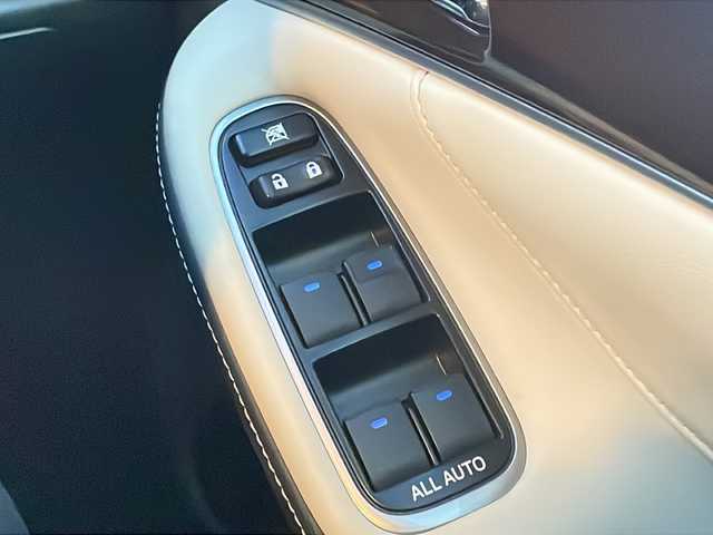 トヨタ クラウン ハイブリッド ロイヤルサルーン 茨城県 2013(平25)年 4.1万km プレシャスシルバー 純正ナビ/　　【ワンセグTV/BT/DVD/CD】/バックカメラ/横滑り防止装置/衝突被害軽減システム/クルーズコントロール/パワーシート/社外18インチアルミホイール(LEONIS)/HIDオートライト/純正フロアマット/ビルトインETC/純正フロアマット