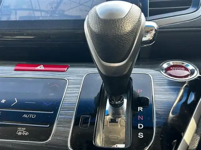 ホンダ オデッセイ アブソルート EX 富山県 2014(平26)年 6.8万km プレミアムヴィーナスブラックP 純正インターナビ/フルセグテレビ/Bluetooth/HDMI/フルップダウンモニター/パーキングアシスト/ブラインドスポットモニター/マルチビューカメラ/パワーシート/パドルシフト/クルーズコントロール/ハーフレザーシート/CMBS/アイドリングストップ/スマートキー/オートライト/オートエアコン/ETC