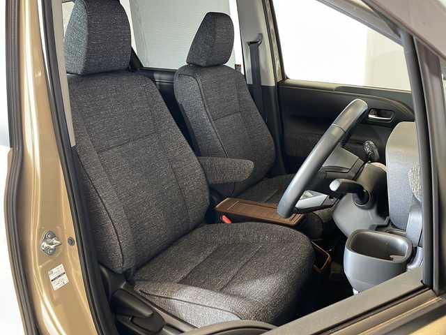 トヨタ シエンタ ハイブリッド Z 福井県 2022(令4)年 2.5万km ベージュ ワンオーナー/純正10.5インチコネクティッドナビ/フルセグTV/BT/DVD/CD/USB/パノラミックビューモニター/純正フリップダウンモニター(V12T-R72C)/セーフティセンス/・レーダークルーズコントロール/・ブラインドスポットモニター/・レーンディパーチャーアラート/・プリクラッシュセーフティ/・緊急時操舵支援機能/・プロアクティブドライビングアシスト/・ロードサインアシスト/・アダプティブハイビームシステム/ドライブレコーダー/ビルトインETC/両側パワースライドドア/純正15インチアルミホイール/オートライト/LEDヘッドライト/100V電源/ステアリングスイッチ