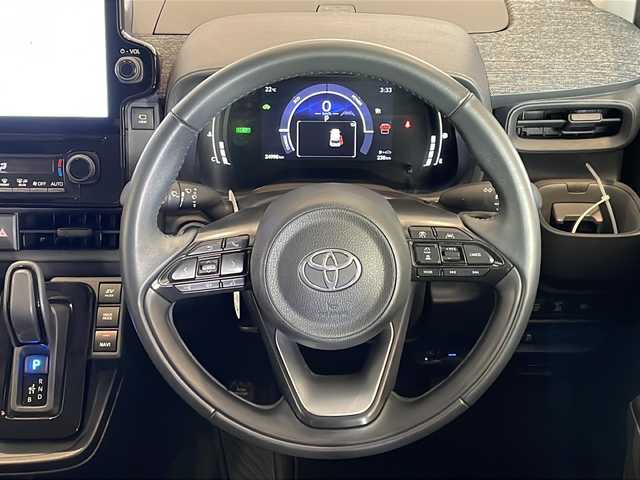 トヨタ シエンタ ハイブリッド Z 福井県 2022(令4)年 2.5万km ベージュ ワンオーナー/純正10.5インチコネクティッドナビ/フルセグTV/BT/DVD/CD/USB/パノラミックビューモニター/純正フリップダウンモニター(V12T-R72C)/セーフティセンス/・レーダークルーズコントロール/・ブラインドスポットモニター/・レーンディパーチャーアラート/・プリクラッシュセーフティ/・緊急時操舵支援機能/・プロアクティブドライビングアシスト/・ロードサインアシスト/・アダプティブハイビームシステム/ドライブレコーダー/ビルトインETC/両側パワースライドドア/純正15インチアルミホイール/オートライト/LEDヘッドライト/100V電源/ステアリングスイッチ