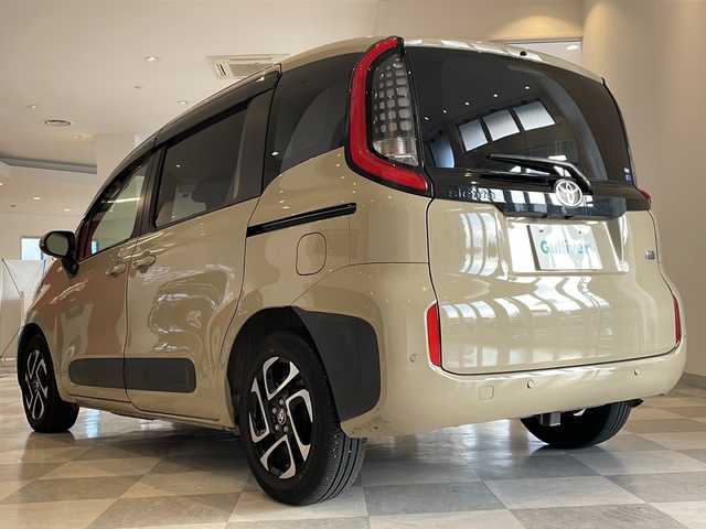 トヨタ シエンタ ハイブリッド Z 福井県 2022(令4)年 2.5万km ベージュ ワンオーナー/純正10.5インチコネクティッドナビ/フルセグTV/BT/DVD/CD/USB/パノラミックビューモニター/純正フリップダウンモニター(V12T-R72C)/セーフティセンス/・レーダークルーズコントロール/・ブラインドスポットモニター/・レーンディパーチャーアラート/・プリクラッシュセーフティ/・緊急時操舵支援機能/・プロアクティブドライビングアシスト/・ロードサインアシスト/・アダプティブハイビームシステム/ドライブレコーダー/ビルトインETC/両側パワースライドドア/純正15インチアルミホイール/オートライト/LEDヘッドライト/100V電源/ステアリングスイッチ