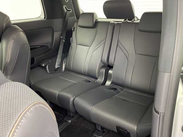 トヨタ アルファードハイブリット Z 兵庫県 2023(令5)年 1.3万km プラチナホワイトパールマイカ ・純正14インチディスプレイオーディオplus/TV/USB/Bluetooth/Miracast/・パノラミックビューモニター/・ビルトインETC2.0/・デジタルインナーミラー/・前後ドライブレコーダー/・両側パワースライドドア/・パワーバックドア/・左右独立ムーンルーフ/・Toyota　Safety　Sense/プリクラッシュセーフティ/レーントレーシングアシスト/レーンディパーチャーアラート/レーダークルーズコントロール（全車速追従機能付）/アダプティブハイビームシステム/ロードサインアシスト/ドライバー異常時対応システム/プロアクティブドライビングアシスト/発進遅れ告知機能/・ブラインドスポットモニター/・安心降車アシスト/・後方車両接近告知/・周辺車両接近時サポート/・後方車両への接近警報/・ユニバーサルステップ/・置くだけ充電/・AC100V電源/・合成皮革シート/・1、2列目シートヒーター/・1，2列目ベンチレーション/・ステアリングヒーター/・前席パワーシート/・3眼LEDヘッドライト/・プッシュスタート/・スマートキー/・純正18インチ」アルミホイール