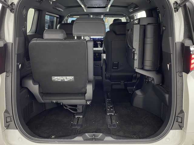 トヨタ アルファードハイブリット Z 兵庫県 2023(令5)年 1.3万km プラチナホワイトパールマイカ ・純正14インチディスプレイオーディオplus/TV/USB/Bluetooth/Miracast/・パノラミックビューモニター/・ビルトインETC2.0/・デジタルインナーミラー/・前後ドライブレコーダー/・両側パワースライドドア/・パワーバックドア/・左右独立ムーンルーフ/・Toyota　Safety　Sense/プリクラッシュセーフティ/レーントレーシングアシスト/レーンディパーチャーアラート/レーダークルーズコントロール（全車速追従機能付）/アダプティブハイビームシステム/ロードサインアシスト/ドライバー異常時対応システム/プロアクティブドライビングアシスト/発進遅れ告知機能/・ブラインドスポットモニター/・安心降車アシスト/・後方車両接近告知/・周辺車両接近時サポート/・後方車両への接近警報/・ユニバーサルステップ/・置くだけ充電/・AC100V電源/・合成皮革シート/・1、2列目シートヒーター/・1，2列目ベンチレーション/・ステアリングヒーター/・前席パワーシート/・3眼LEDヘッドライト/・プッシュスタート/・スマートキー/・純正18インチ」アルミホイール