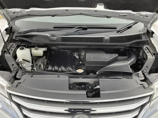 日産 セレナ HWS S HV Vセレ +SeftyⅡ 千葉県 2015(平27)年 6.4万km ブリリアントシルバー 禁煙車/エマージェンシーブレーキ/両側電動ドア/純正８インチメモリナビ/・型番：MM515D-L/・CD/DVD/AUX/USB/Bluetooth/フルセグTV/・アラウンドビューモニター/・ビルトインETC/クルーズコントロール/革巻きステアリング/・ステアリングスイッチ/純正フロアマット/純正１６インチAW/オートライト/・LEDヘッドライト/・フォグランプ