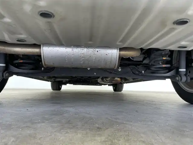 日産 セレナ HWS S HV Vセレ +SeftyⅡ 千葉県 2015(平27)年 6.4万km ブリリアントシルバー 禁煙車/エマージェンシーブレーキ/両側電動ドア/純正８インチメモリナビ/・型番：MM515D-L/・CD/DVD/AUX/USB/Bluetooth/フルセグTV/・アラウンドビューモニター/・ビルトインETC/クルーズコントロール/革巻きステアリング/・ステアリングスイッチ/純正フロアマット/純正１６インチAW/オートライト/・LEDヘッドライト/・フォグランプ