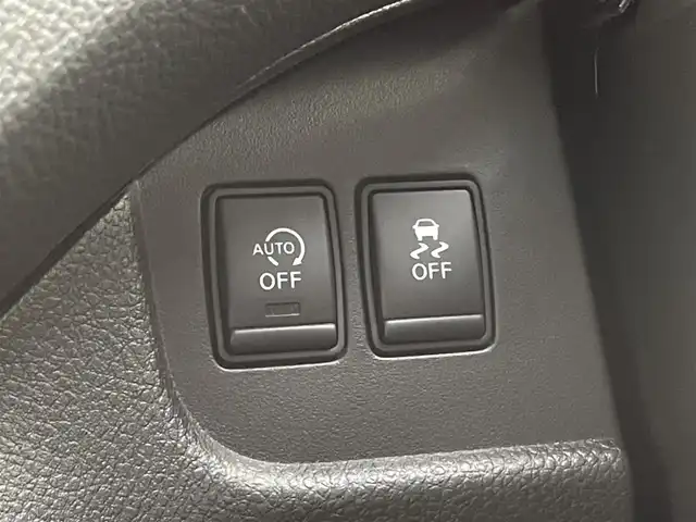 日産 セレナ HWS S HV Vセレ +SeftyⅡ 千葉県 2015(平27)年 6.4万km ブリリアントシルバー 禁煙車/エマージェンシーブレーキ/両側電動ドア/純正８インチメモリナビ/・型番：MM515D-L/・CD/DVD/AUX/USB/Bluetooth/フルセグTV/・アラウンドビューモニター/・ビルトインETC/クルーズコントロール/革巻きステアリング/・ステアリングスイッチ/純正フロアマット/純正１６インチAW/オートライト/・LEDヘッドライト/・フォグランプ